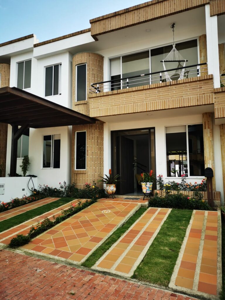 EN VENTA CASA EN CONDOMINIO CON ACABADOS DE LUJO FUSAGASUGÁ